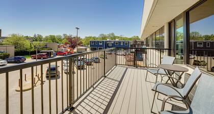 Downtown Grand Haven Condo - Walk to Boardwalk!