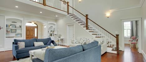 House (6 Bedrooms) | Interior