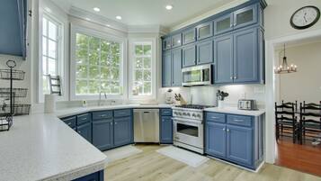 House (6 Bedrooms) | Interior