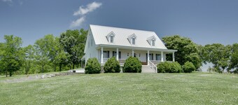Spacious Rural Getaway in Lexington w/ Deck!