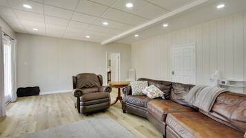 House (6 Bedrooms) | Interior