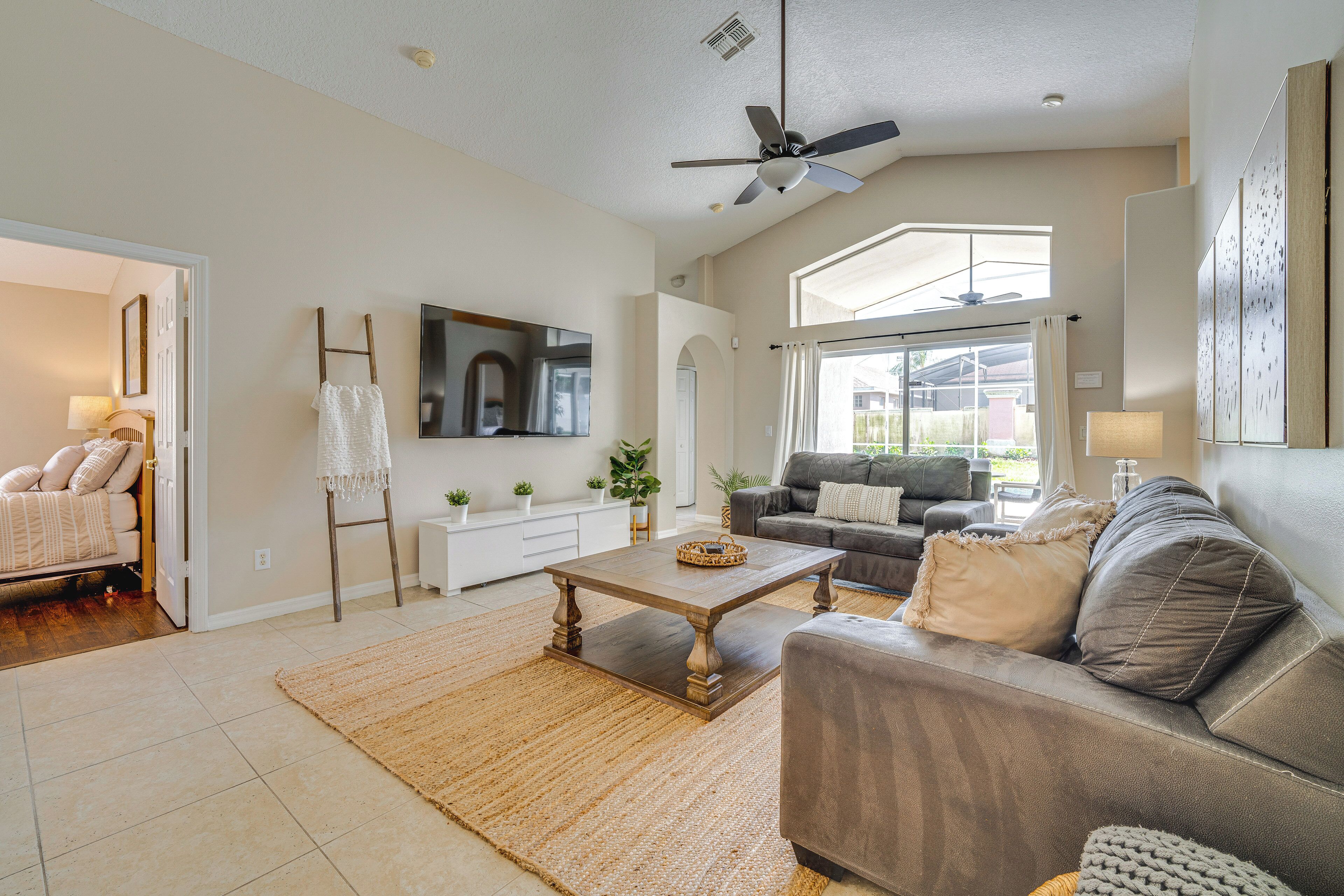 House (4 Bedrooms) | Interior