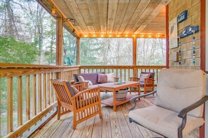 Interior - Beach & Lake Access: Home w/ Porch in Mashpee! (Mashpee)