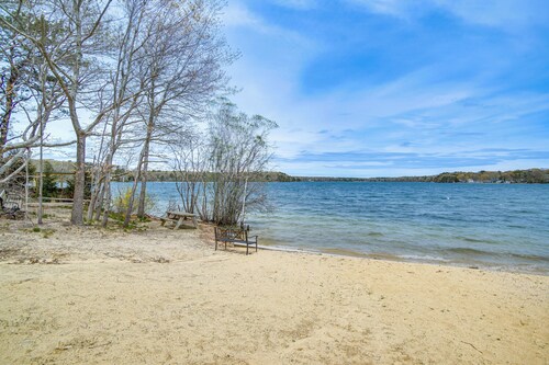 Beach & Lake Access: Group Getaway in Mashpee!