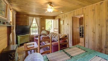 ุงูู
ูุดุฃุฉ ู
ู ุงูุฏุงุฎู