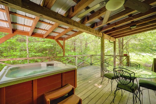 Hot Tub Haven! Blue Ridge Mountain Gem on 92 Acres
