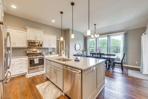 House (3 Bedrooms) | Interior