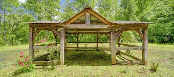 Hot Tub & Deck: Secluded Marion Cabin