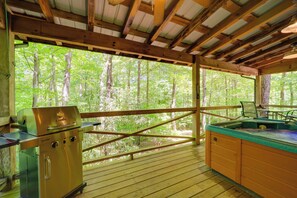 House (1 Bedroom) | Interior - Hot Tub & Trail Access: 92-acre Retreat in Marion! (Marion)