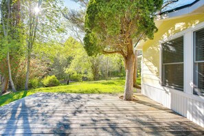 Apartment (2 Bedrooms) | Interior - Relax Fireside! Frankfort Apt Near Dtwn & Beaches (Frankfort)