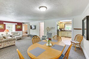 Apartment (2 Bedrooms) | Interior - Relax Fireside! Frankfort Apt Near Dtwn & Beaches (Frankfort)