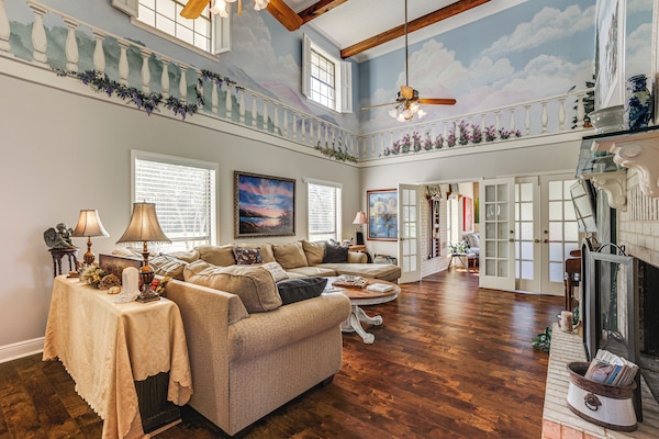 House (5 Bedrooms) | Interior