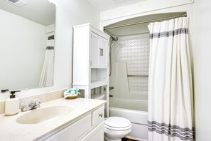 Apartament (2 Bedrooms) | Bany | Tovalloles
