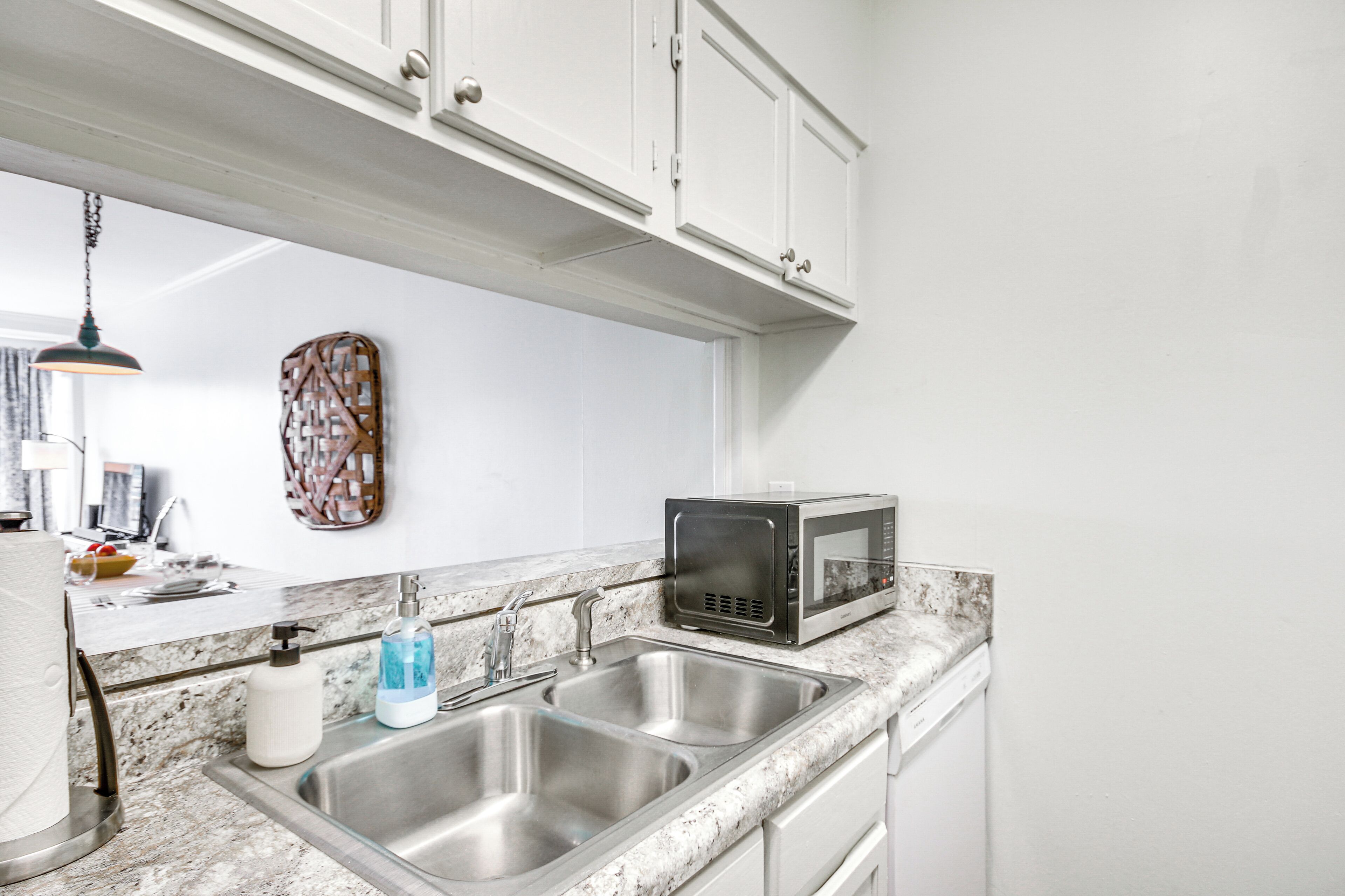 Apartment (2 Bedrooms) | Private kitchen | Microwave, oven, stovetop, dishwasher