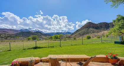 14 Mi to Main Street Moab: Cabin w/ Hot Tub Access