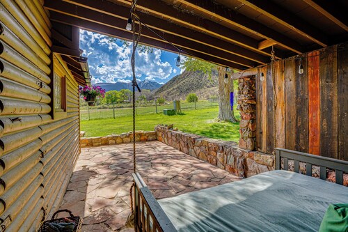 14 Mi to Main Street Moab: Cabin w/ Hot Tub Access