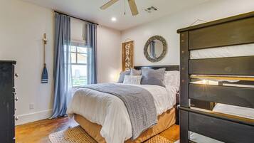 House (2 Bedrooms) | 2 bedrooms, iron/ironing board, bed sheets