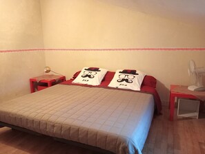 3 bedrooms, iron/ironing board, WiFi, bed sheets - Grand Gite Climatise 6/7 Personnes SUR Ardeche Ruoms Nature Detente Tourisme (RUOMS)