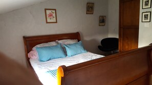 3 bedrooms, iron/ironing board, WiFi, bed sheets - Grand Gite Climatise 6/7 Personnes SUR Ardeche Ruoms Nature Detente Tourisme (RUOMS)