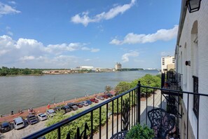 Property grounds - The Factors Penthouse, Charming | Luxurious (Savannah)