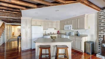 Refrigerador, microondas, parrilla de estufa y lavavajillas