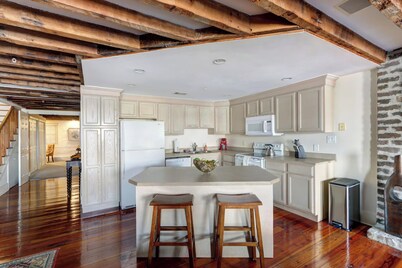 Bay Street Flat, Historic | Riverfront View