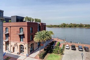 Exterior - The Riverfront Loft, Charming | River Views (Savannah)