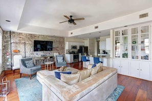 TV - The Riverfront Loft, Charming | River Views (Savannah)