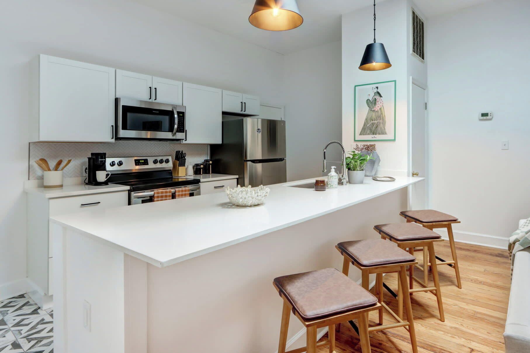 Geladeira, micro-ondas, fogão, cooktop