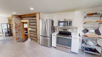 Geladeira, micro-ondas, fogão, cooktop