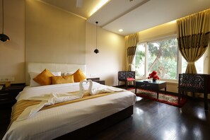 ห้องรอยัลสวีท | 1 ห้องนอน, โต๊ะทำงาน, พื้นที่ทำงานแบบใช้แล็ปท็อป, ผ้าปูที่นอน