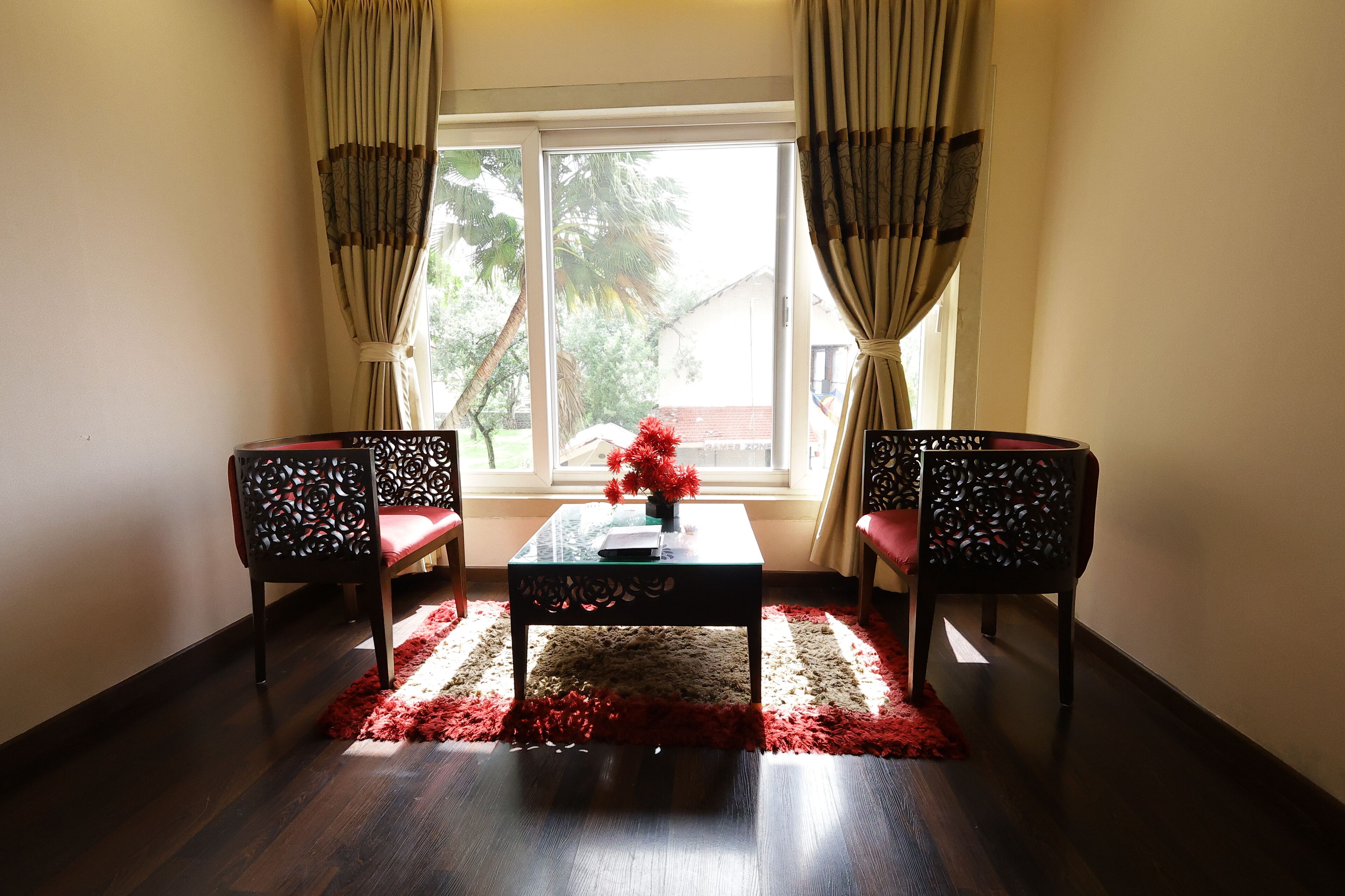 Royal Suite | Living area | 22-inch flat-screen TV with digital channels