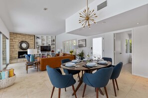 Dining - Desert Bloom Retreat - Upscale Mid-Mod Home! (Palm Springs)
