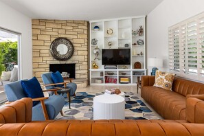 Smart TV, fireplace