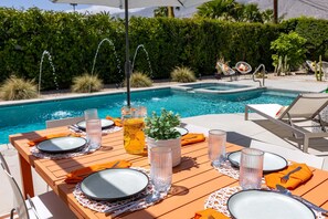 A heated pool - Desert Bloom Retreat - Upscale Mid-Mod Home! (Palm Springs)