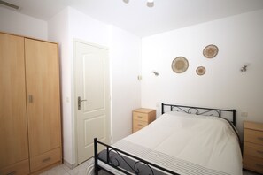 1 bedroom, iron/ironing board