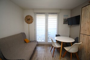 TV - Studio for 4 with marina view (Canet-en-Roussillon)