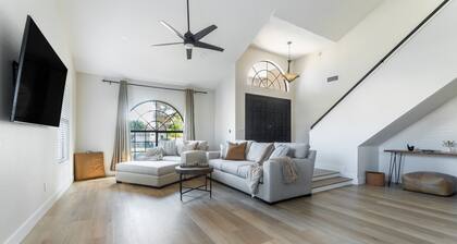 Spacious Pet Friendly 5BR with Pool In Glendale by RedAwning