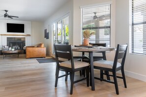 ハウス 5 ベッドルーム | レストラン