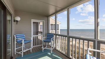 Condo, 2 Bedrooms | Property grounds