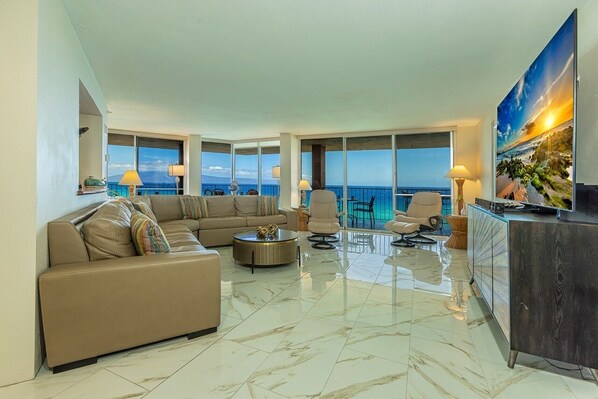 コンドミニアム 2 ベッドルーム | リビング エリア