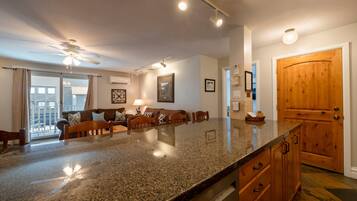 Condo, 2 Bedrooms | Private kitchen