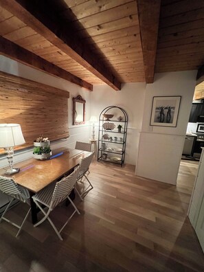 Dining - Charming West Harwich Cottage, Newly Renovated, cozy but convenient location (Harwich)