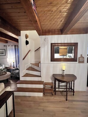 Interior - Charming West Harwich Cottage, Newly Renovated, cozy but convenient location (Harwich)