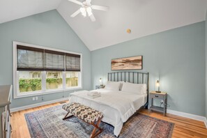 3 bedrooms, desk, iron/ironing board, travel cot - Lowcountry Home - Near Downtown and Easy Drive to Parris Island (Beaufort)