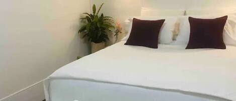 1 slaapkamer, een strijkplank/strijkijzer, wifi, beddengoed