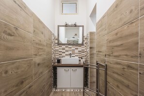 Dusche, Haartrockner, HandtĂŒcher