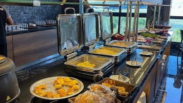 Desayuno completo todos los días (con cargo)