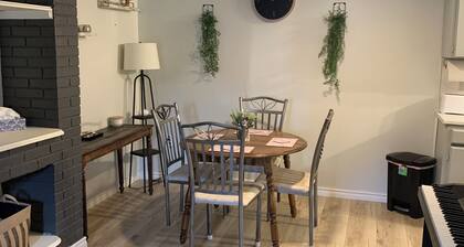 Cozy 1 bedroom in the heart of Chelmsford!