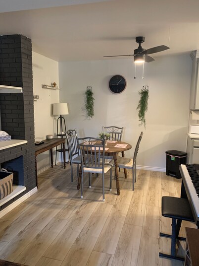 Cozy 1 bedroom in the heart of Chelmsford!